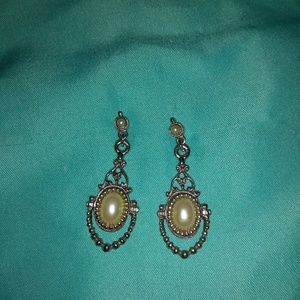 1928 Jewelry brand pearl door knocker earrings
